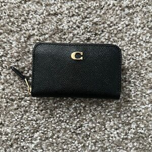 Coach Essential Small Zip Around Card Case
